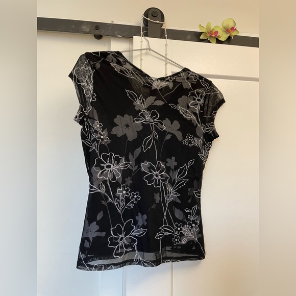 Vintage Lace lined t shirt - Picture 3 of 3